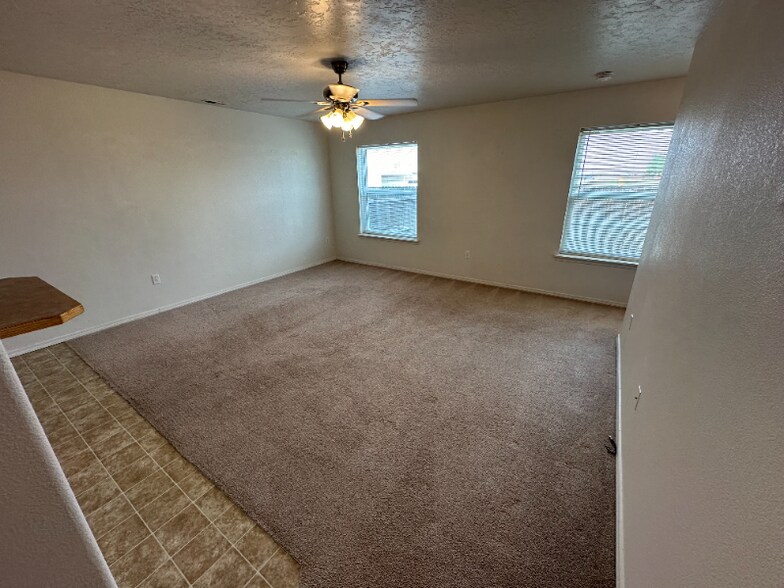 Building Photo - 116-118 NE Lotus Ct