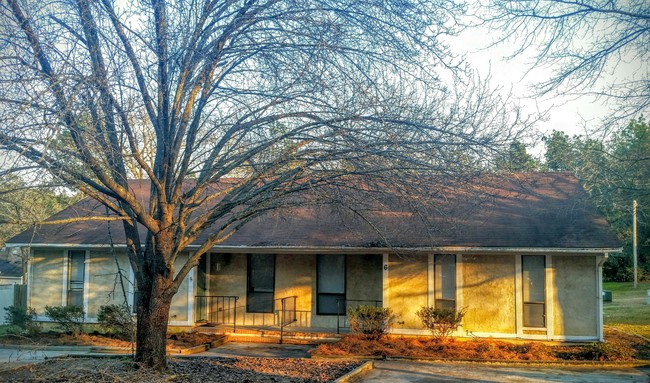 Building Photo - Pine View Apartments