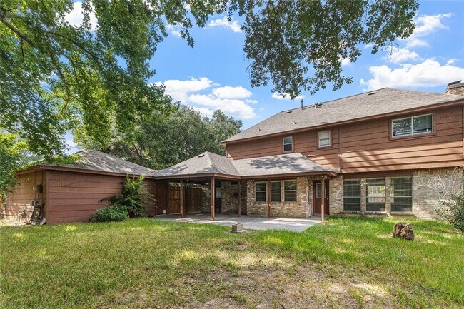 Building Photo - 5718 Upper Lake Dr