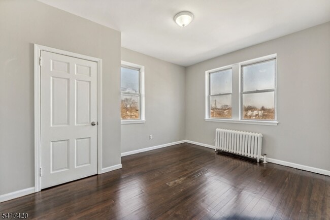 Building Photo - 1501 S Wood Ave