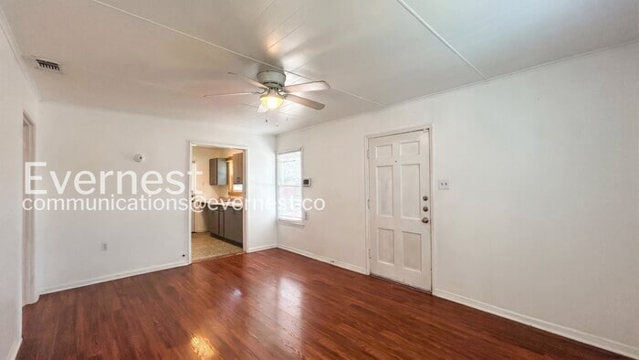 Building Photo - 118 Cravens Ave