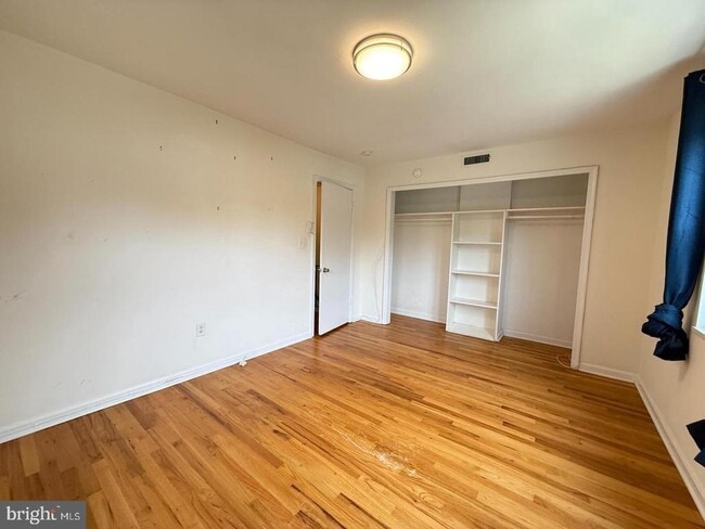 Building Photo - 5835 Mt Vernon Dr