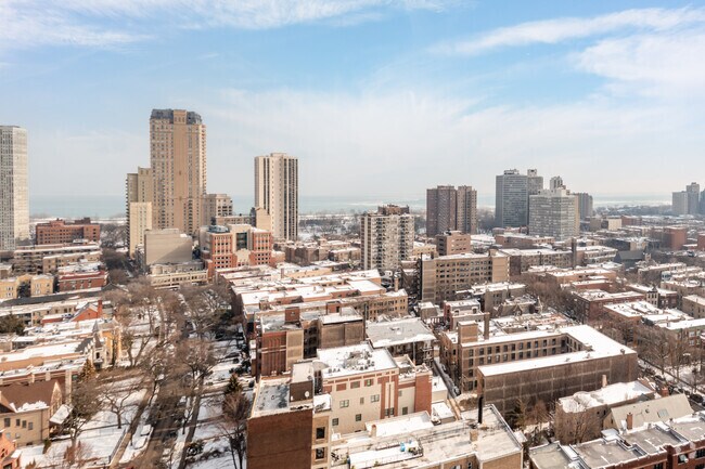 Aerial Photo - 444 W Roslyn Pl