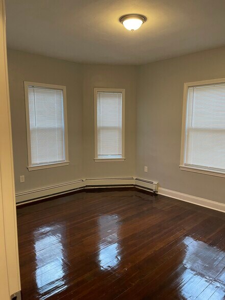 Building Photo - 26 Babson St