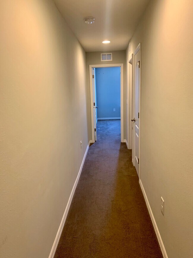 Building Photo - Brandon FL Townhouse