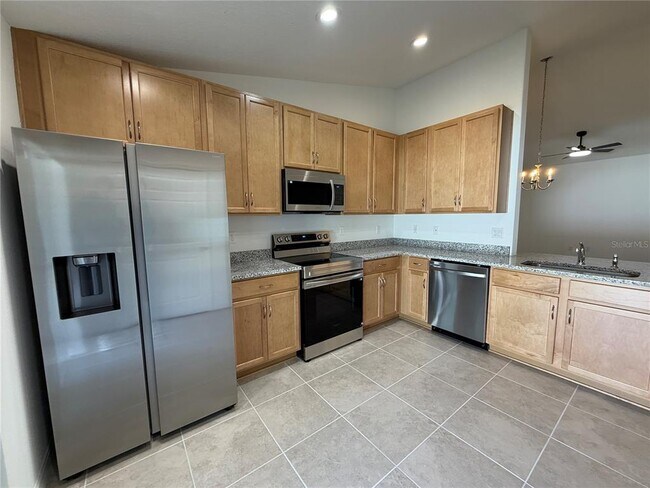 Building Photo - 3 Easton Pl