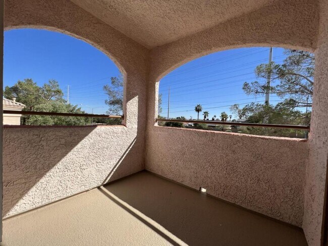 Building Photo - 7570 W Flamingo Rd