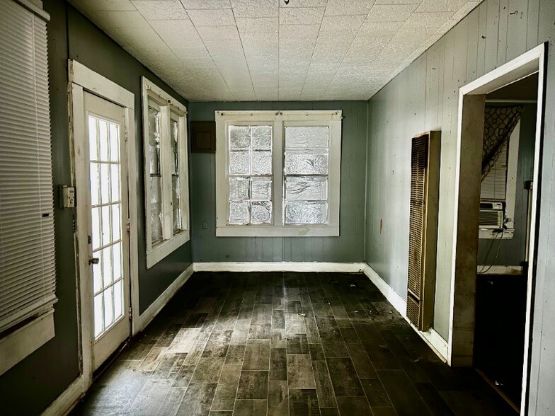 Building Photo - 107 N 4th St