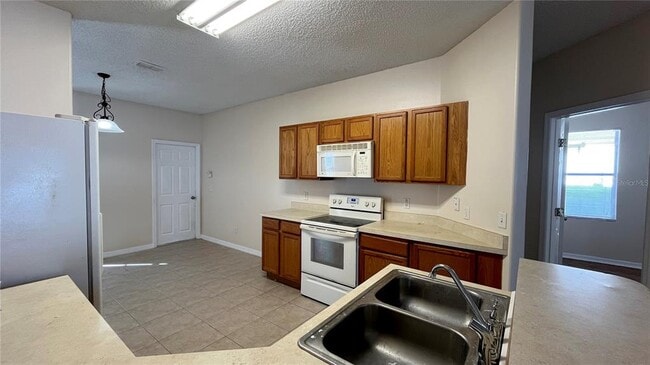 Building Photo - 534 Sunset View Dr