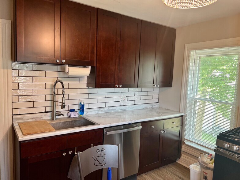 Kitchen - 309 May St