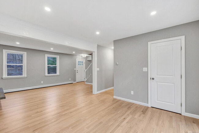 Building Photo - 19 Good Hill Rd