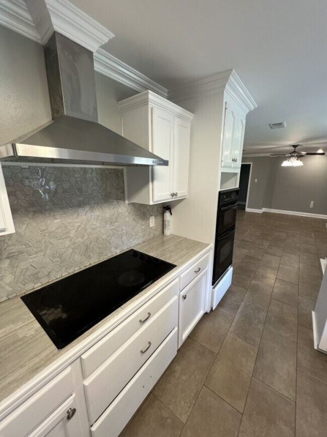 Building Photo - Charming 3 Bedroom Home in a Prime Zachary Location & School District!