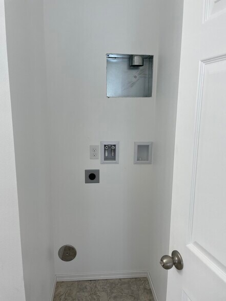 Building Photo - 18429 Crestwood Way