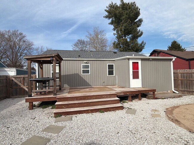 Building Photo - Check Out this price! Get it before it is gone!