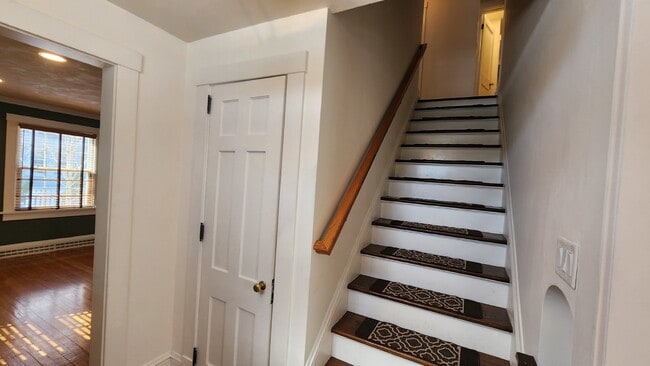 Building Photo - Stunning 4-Bedroom Home with Attached Garage and Fenced Yard