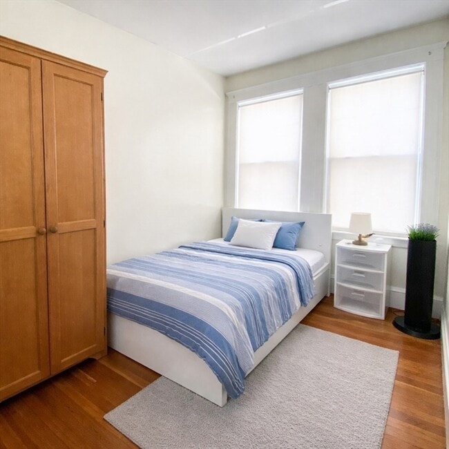 Building Photo - 23 Menotomy Rd