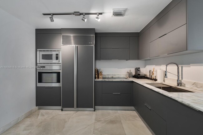 Building Photo - 400 Alton Rd