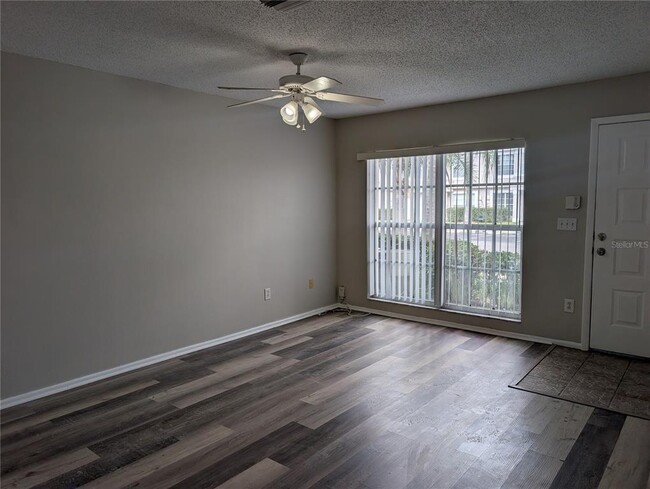 Building Photo - 414 Kensington Lake Cir