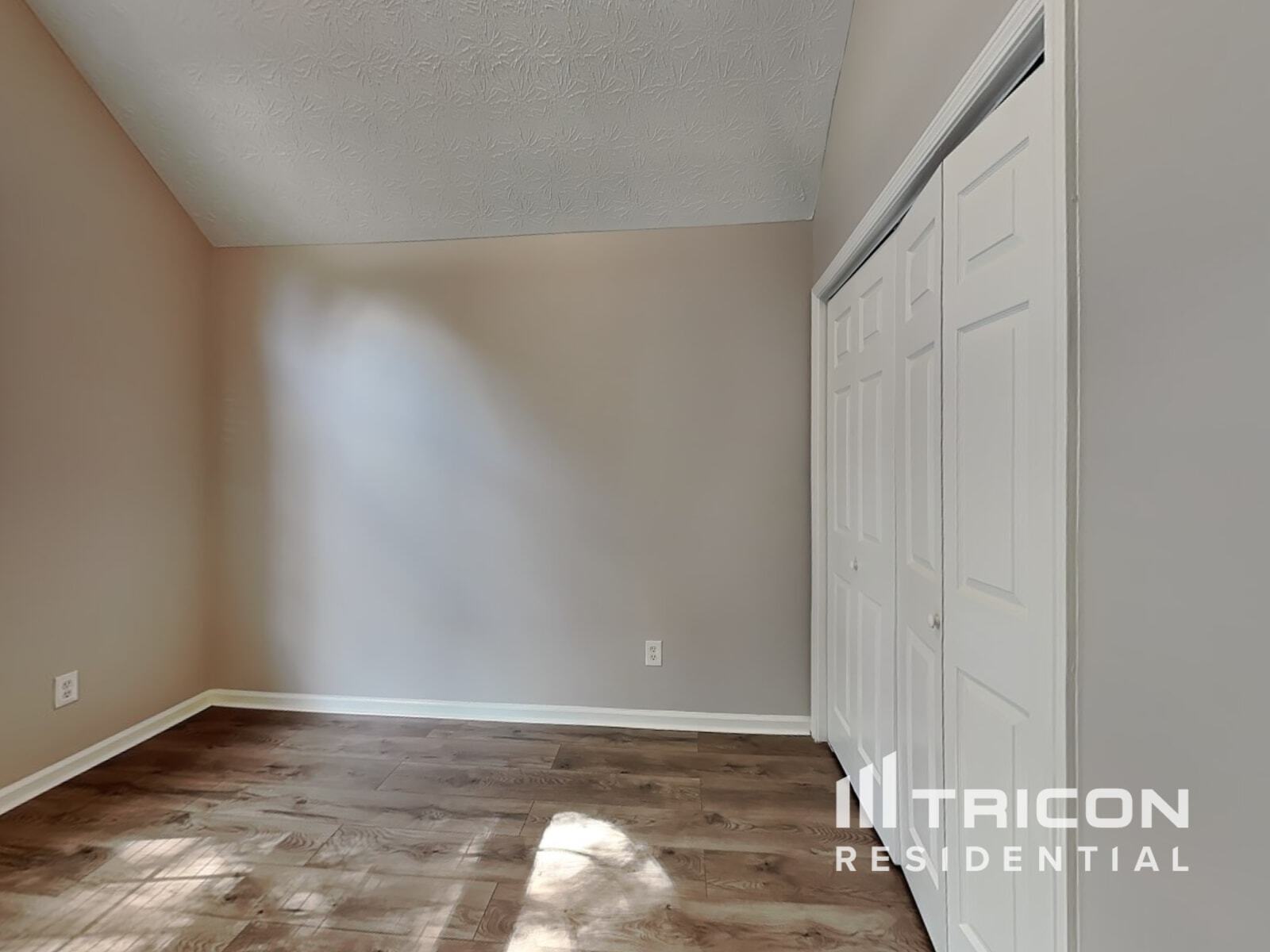 Building Photo - 1512 Riverglen Dr