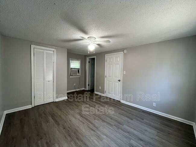 Building Photo - 826 Winston Rd