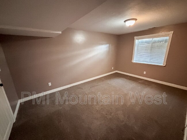 Building Photo - 2241 W 2475 N