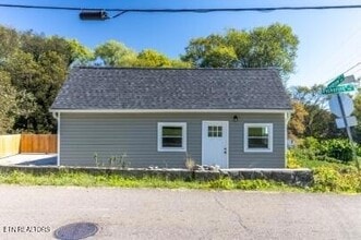 Building Photo - 128 Pickering St