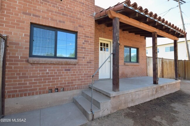 Building Photo - 130 N Cherry Ave