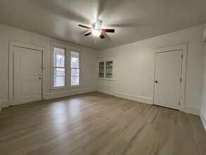 Building Photo - 517 W Maple Ave