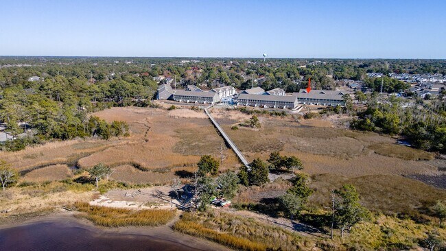 Building Photo - Breathtaking Water Views!