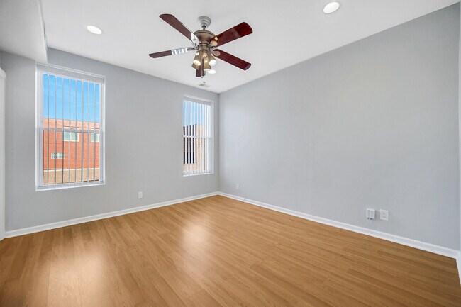 Building Photo - 2257 W Fullerton Ave