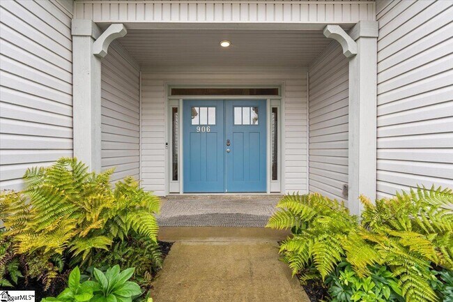 Building Photo - 906 Deephallow Pl