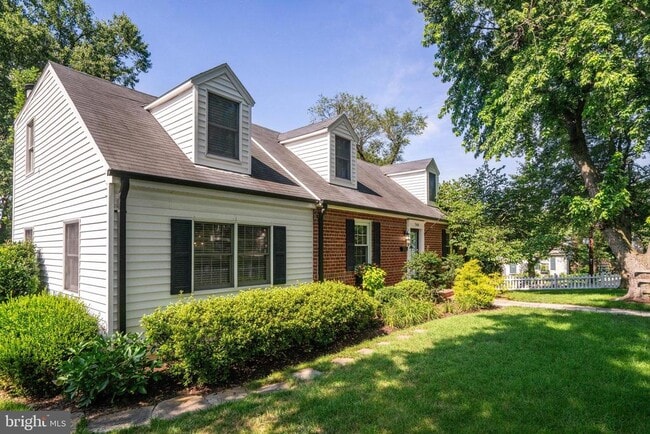 Building Photo - 740 Upland Pl