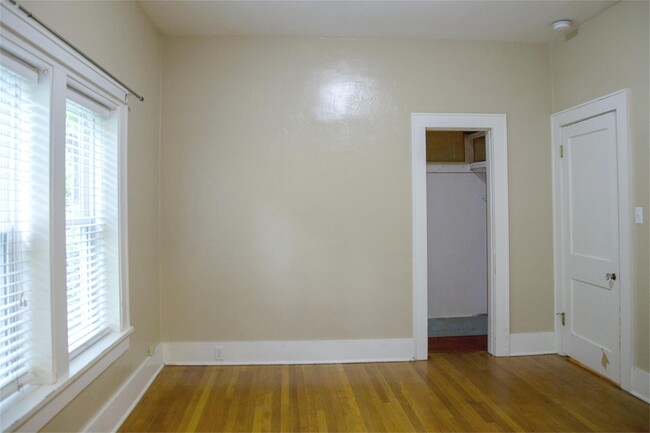 Building Photo - 601 N Forest Heights