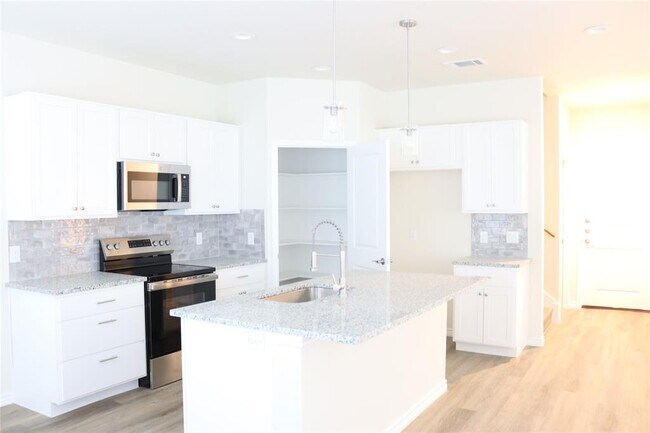 Building Photo - 515 Whirlaway Dr