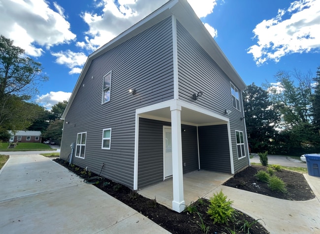 Building Photo - 624 Golfview Dr