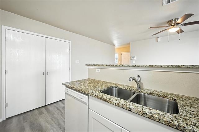 Building Photo - 1317 Village Garden Dr