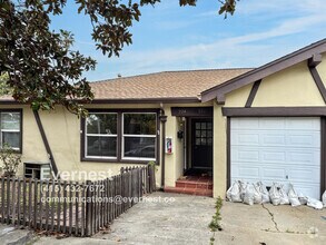 Building Photo - 2-Bedroom, 1-Bathroom Home with Modern Ame...