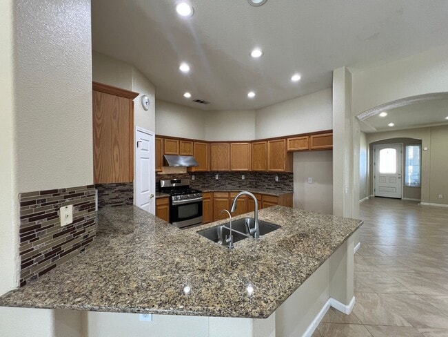 Building Photo - 4-bedroom single story located in Sylvan S...