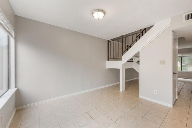 Building Photo - 9520 Quail Village Ln
