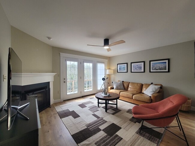 Building Photo - 6 month SUMMER SEASONAL on the River - $500 DISCOUNT!! - $2400/mo 2 bed 2 bath available now!