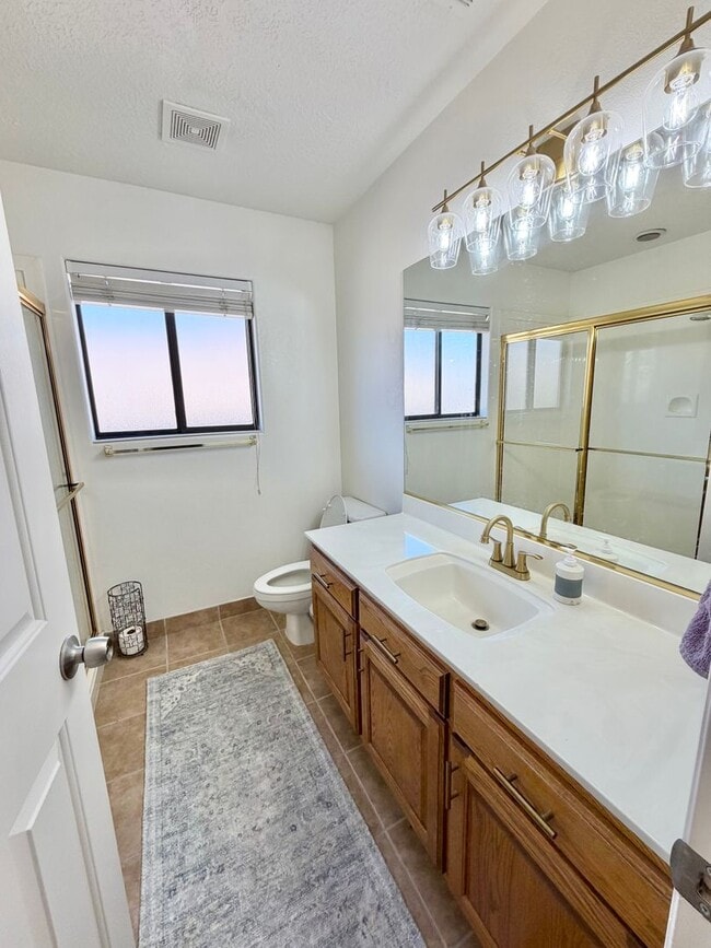 Building Photo - Furnished short term rental available! 9-Month lease!!