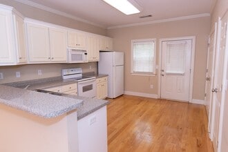 Building Photo - 2 Bed 2.5 Bath Condo