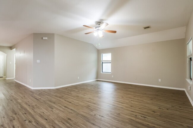 Building Photo - 2815 Lexington Park Dr