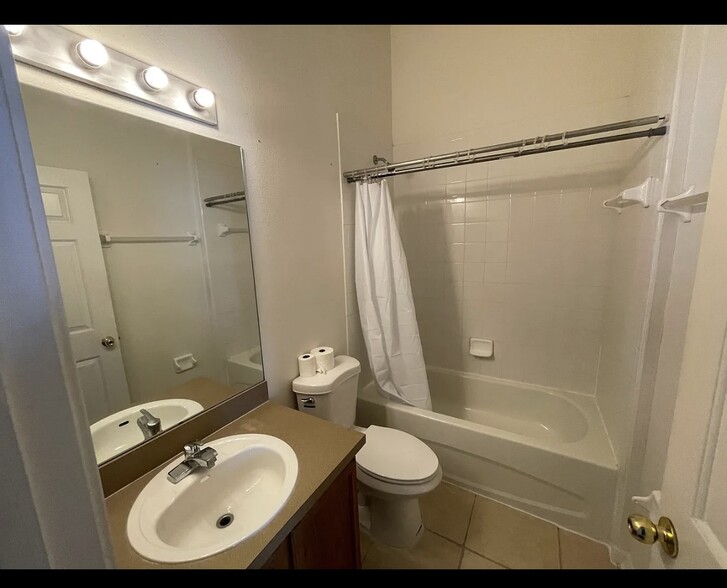 Building Photo - 1255 Charlesworth Dr