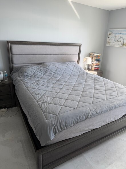 Building Photo - 2030 S Ocean Dr