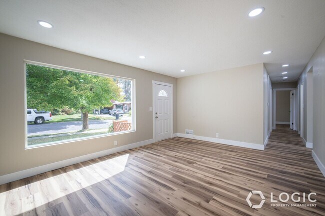 Building Photo - 19 E 1300 S