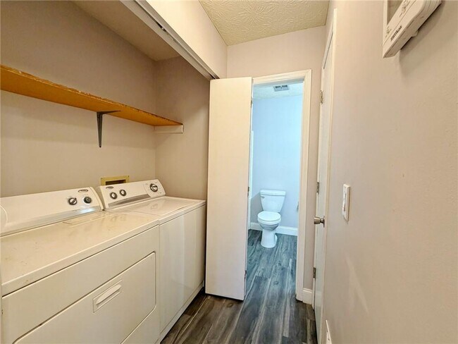 Building Photo - 2901 Inverloch Cir