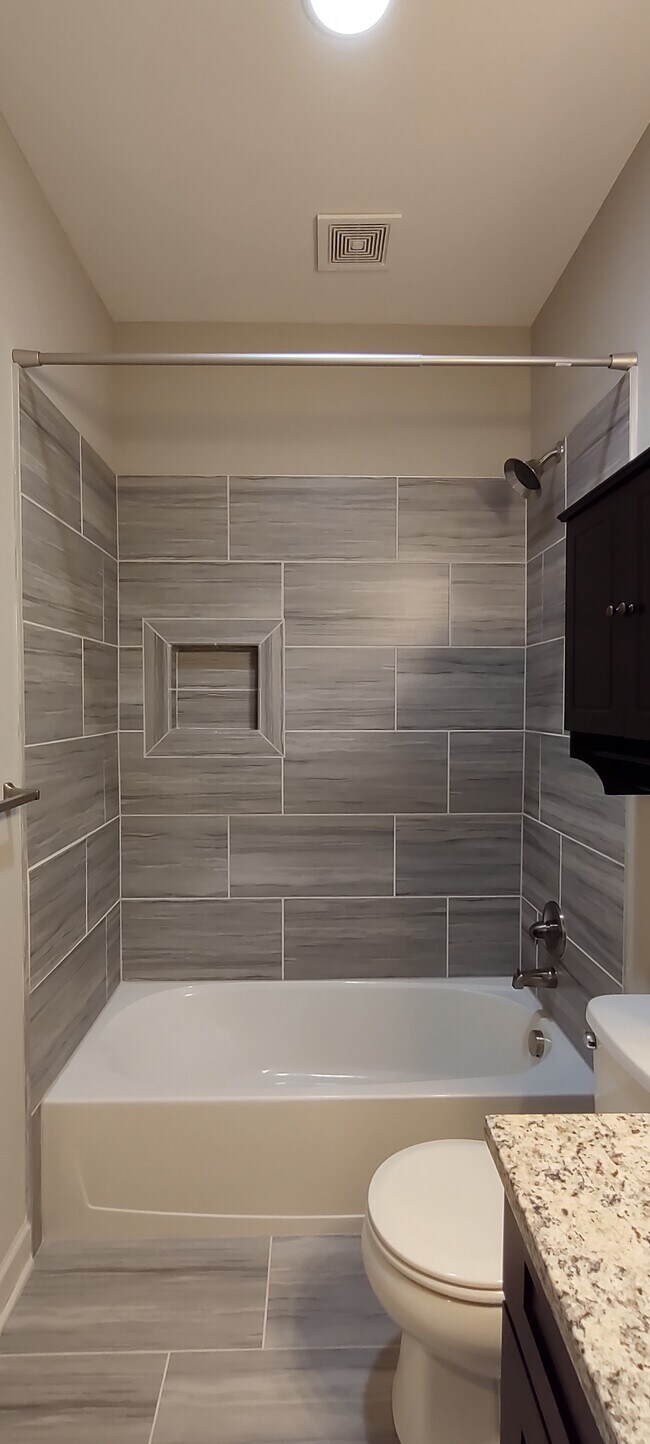 Building Photo - 15881 Valley View Dr