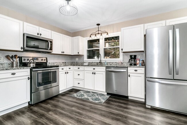 Building Photo - Very Private 3-Bedroom Home with Huge Yard...