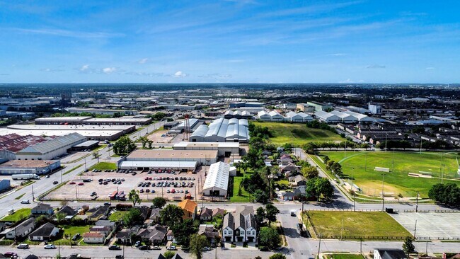 Building Photo - 5402 Margarita St